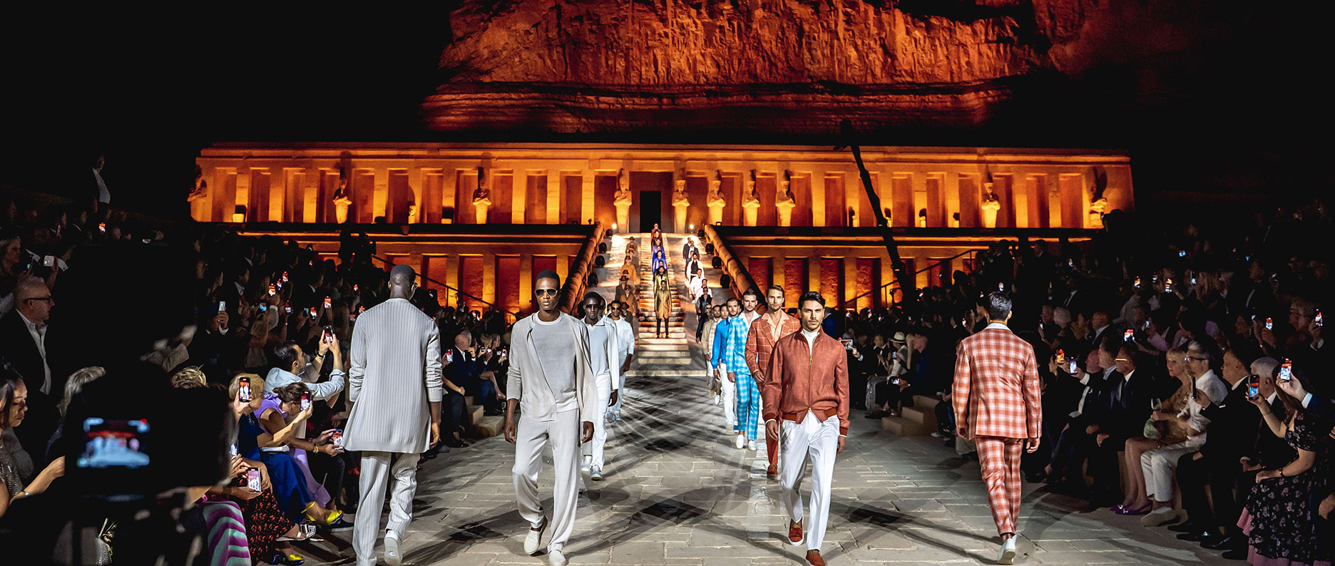 <span class="text-color-red">STEFANO RICCI 50TH ANNIVERSARY FASHION SHOW</span> 1++